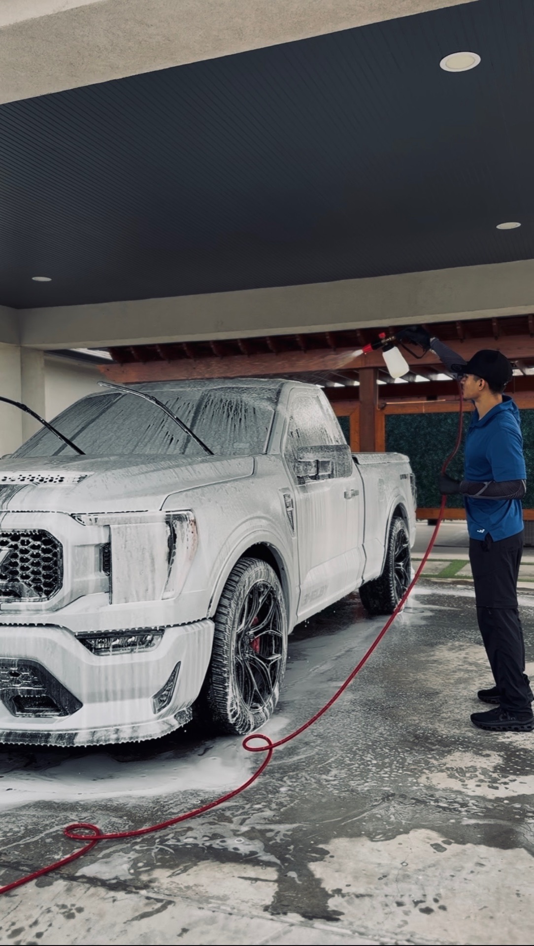 I Auto Detailing's mobile setup detailing a car in a McAllen driveway